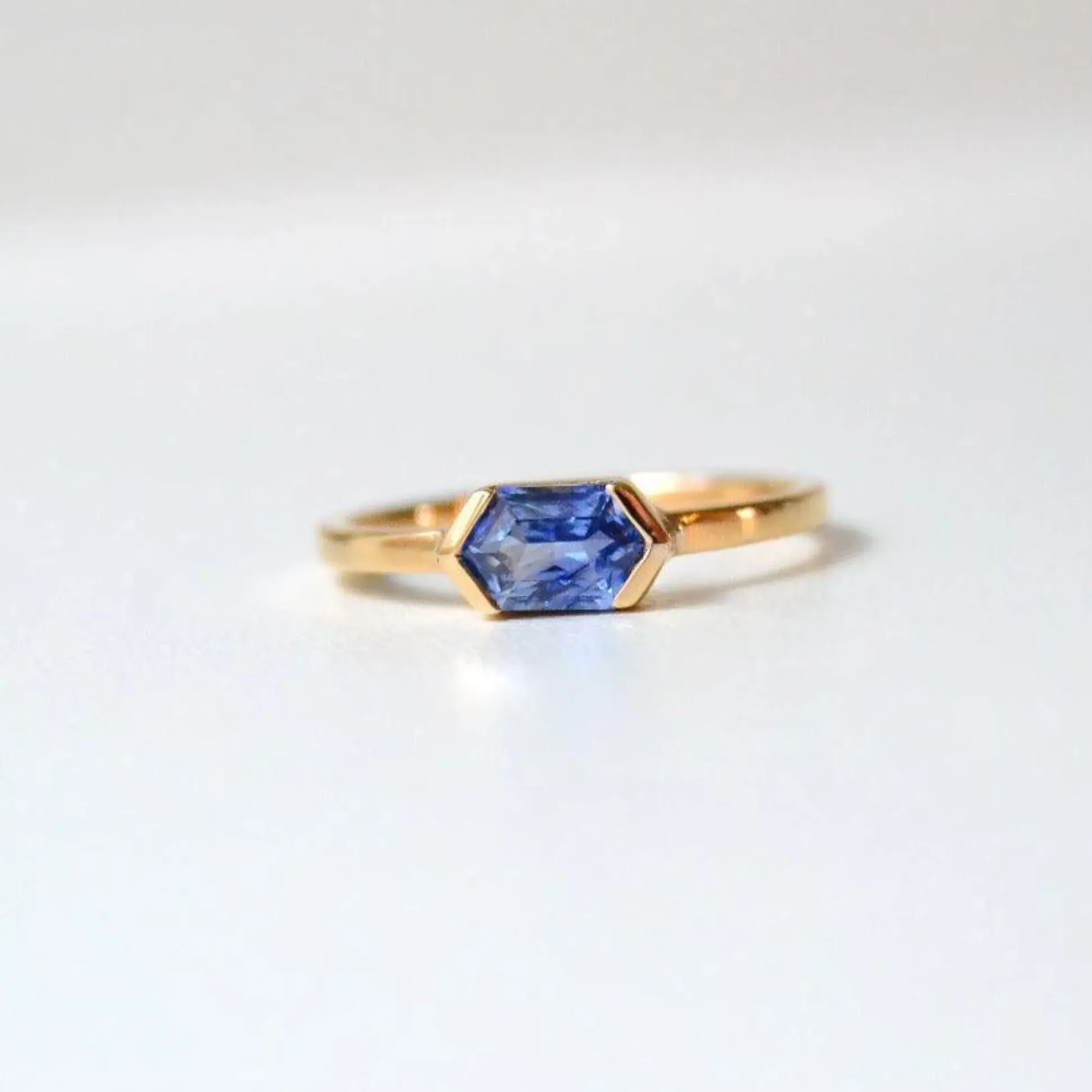 Anpé Atelier Customized Ring Med Blå Safir