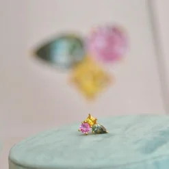 Anpé Atelier Unika Varnaya Ørestik med Safir