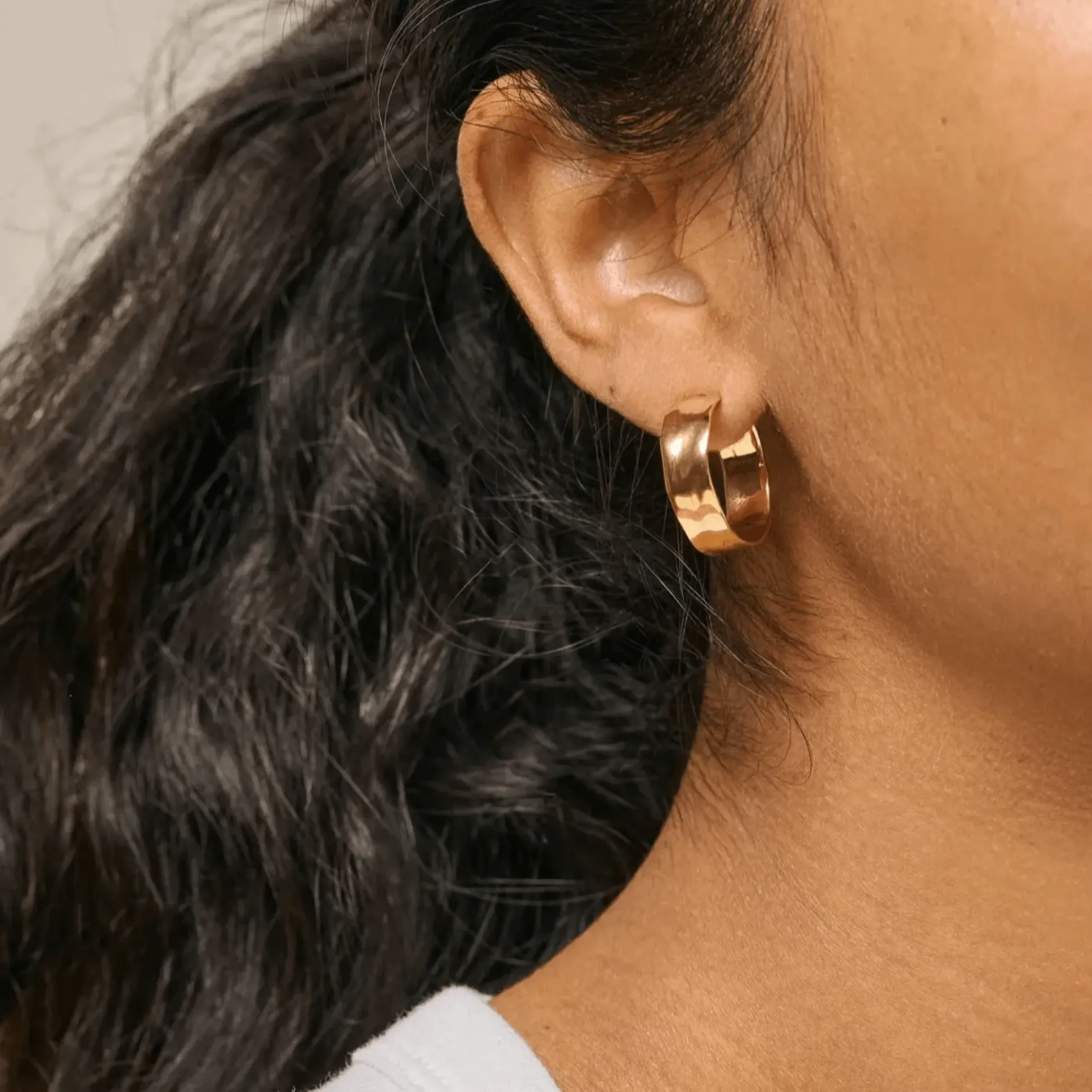 Enamel Sandra Wide Forgyldte Hoops 20 mm - E393G