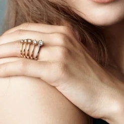 Nuran 14kt Star Diamant Ring Med 0.03Ct W.Si